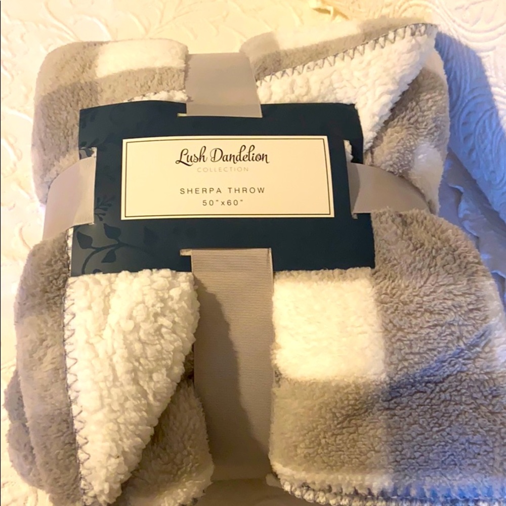 NWT Sherpa throw